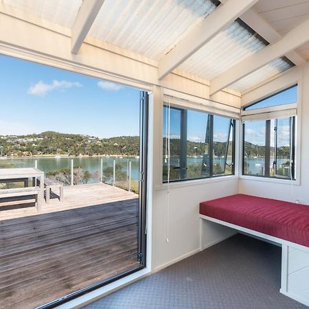 The Tide Watcher - Okiato Holiday Home Opua Экстерьер фото
