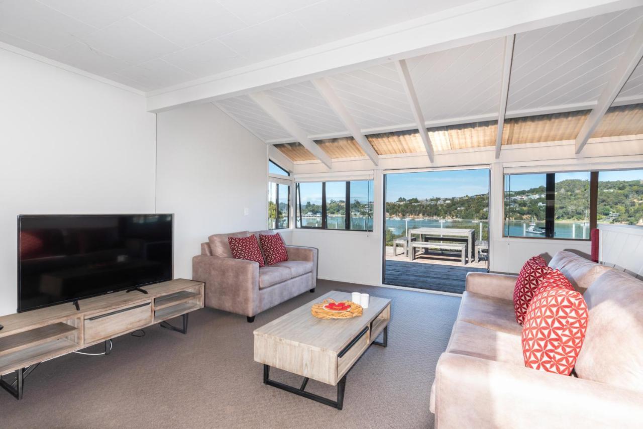 The Tide Watcher - Okiato Holiday Home Opua Экстерьер фото