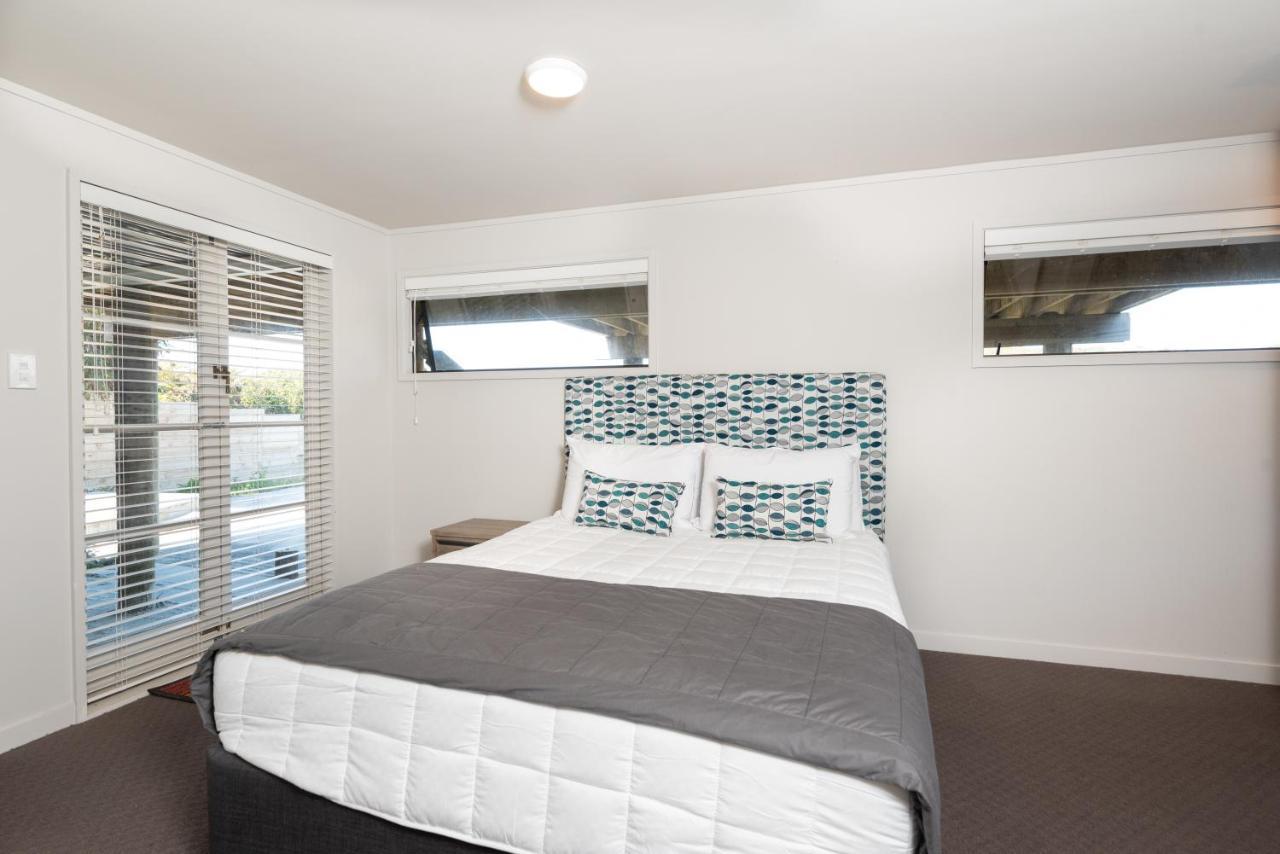 The Tide Watcher - Okiato Holiday Home Opua Экстерьер фото